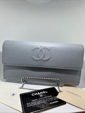 Chanel
2012-2013 Timeless Continental Wallet